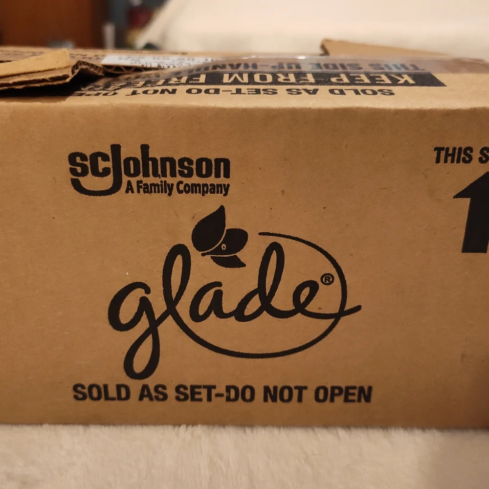 NWT! Glade Plug-In Oil Diffuser Set